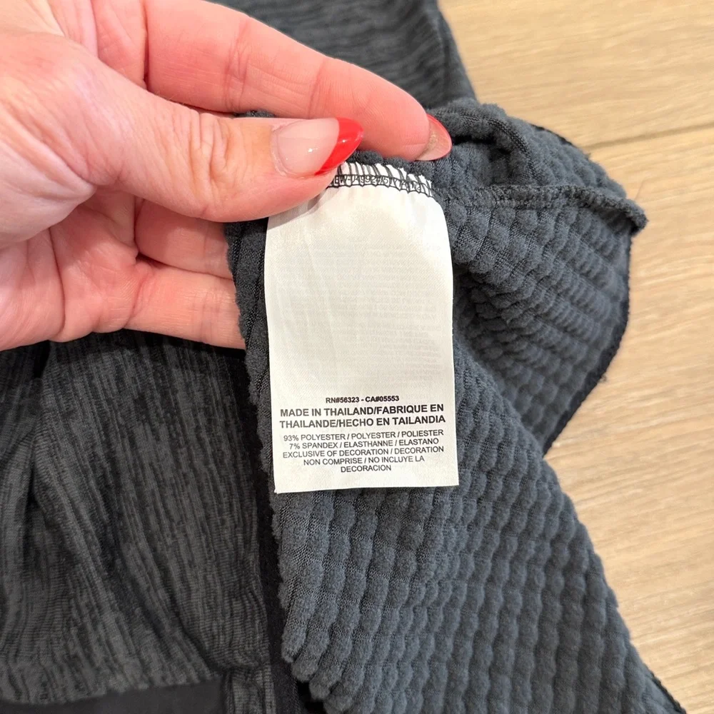 NIKE Gray Black Tech Fleece Waffle Knit Dri-Fit‎ Running Long Sleeve Top Size XS